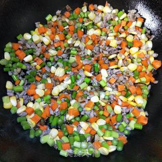 蒜苔玉米粒肉末炒饭的做法步骤:8