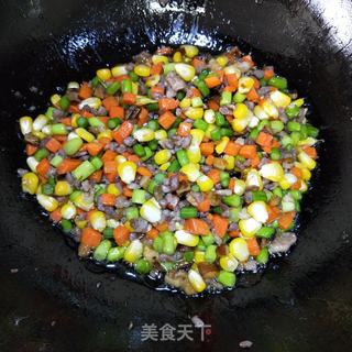 蒜苔玉米粒肉末炒饭的做法步骤:9