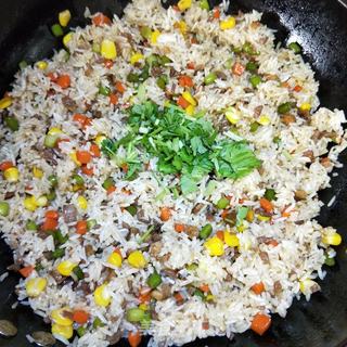 蒜苔玉米粒肉末炒饭的做法步骤:12