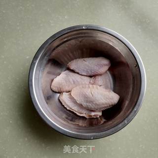 新奥尔良烤鸡翅的做法步骤:2