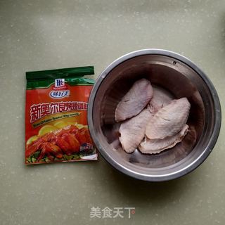 新奥尔良烤鸡翅的做法步骤:3