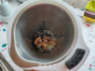 核桃黑芝麻糊的做法步骤:2