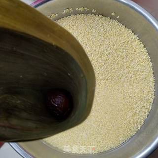 大黄米蜜枣粽子的做法步骤:6