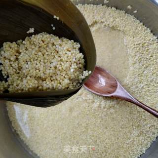 大黄米蜜枣粽子的做法步骤:7