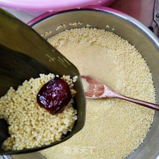 大黄米蜜枣粽子的做法步骤:8