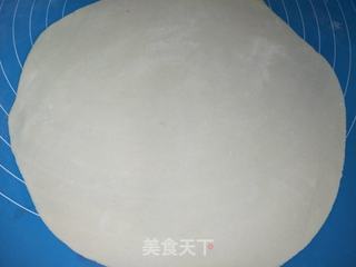 烫面素馅盒子的做法步骤:4