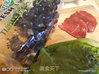 黑葡萄牛肉沙拉的做法步骤:2