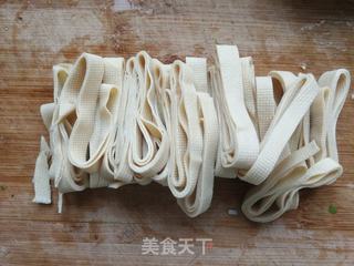 酸辣魔芋海带汤的做法步骤:2