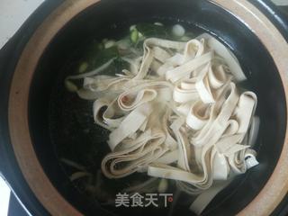 酸辣魔芋海带汤的做法步骤:7