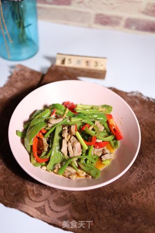 双椒炒牛肉的做法步骤：1