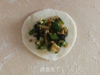 韮菜木耳鸡蛋粉条素饺的做法步骤:9
