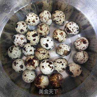 盐焗鹌鹑蛋的做法步骤:2