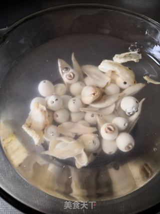 绿豆百合莲子羹的做法步骤:2