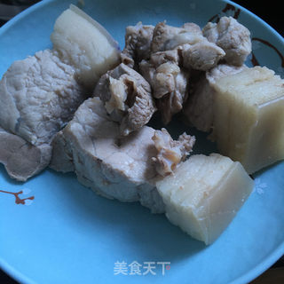 韭菜猪肉蒸饺的做法步骤：1