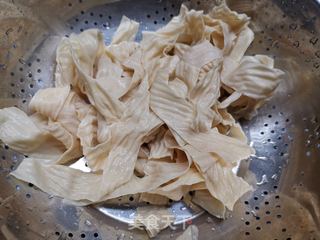紫苏牛蛙豆皮的做法步骤:3
