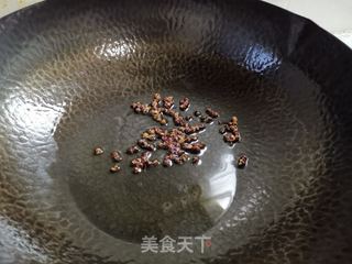 紫苏牛蛙豆皮的做法步骤:4