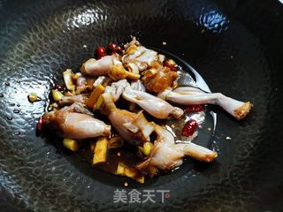 紫苏牛蛙豆皮的做法步骤:6