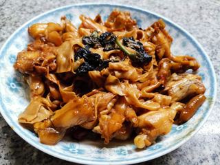紫苏牛蛙豆皮的做法步骤:10