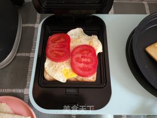 西红柿鸡蛋三明治的做法步骤:4