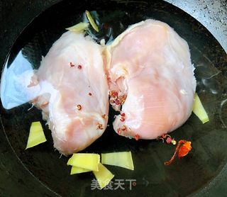 #肉类#凉拌鸡胸脯肉的做法步骤：2