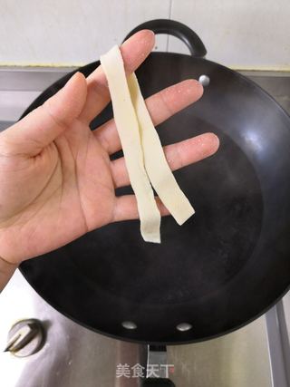 手擀面的做法步骤:11