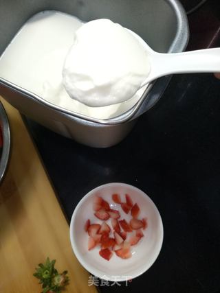 草莓果仁酸奶的做法步骤：4