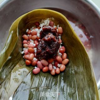 红豆蜜枣豆沙粽的做法步骤:5