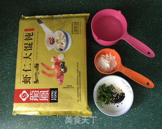 冰花虾仁大馄饨的做法步骤：1