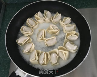 冰花虾仁大馄饨的做法步骤：6