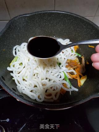 胡萝卜肉丝炒乌冬面的做法步骤:10