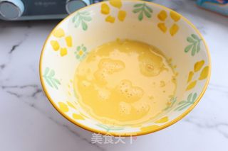 滑蛋芝士三明治的做法步骤:2