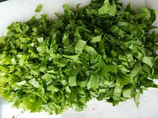 蚕豆腊肠菜饭的做法步骤:2