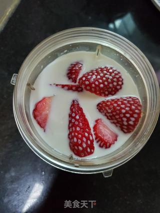 草莓香蕉奶昔的做法步骤：5