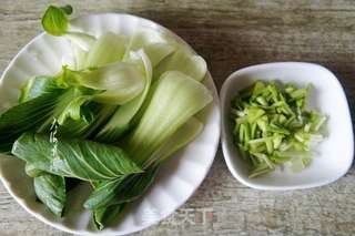 牛腩酸菜荞麦面的做法步骤:2