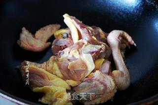 小鸡炖蘑菇的做法步骤:2