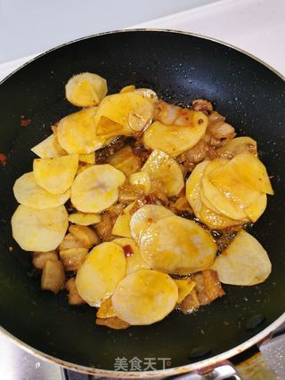 青椒土豆炒五花肉的做法步骤:5
