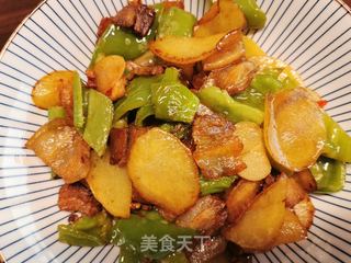 青椒土豆炒五花肉的做法步骤:6