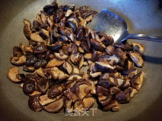 广式蛋黄肉粽的做法步骤:4