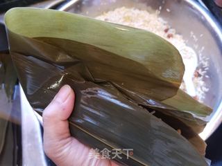 广式蛋黄肉粽的做法步骤:19