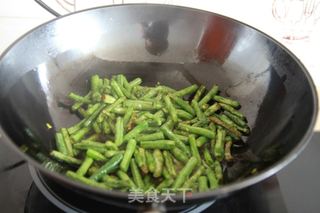 干煸豆角的做法步骤：6