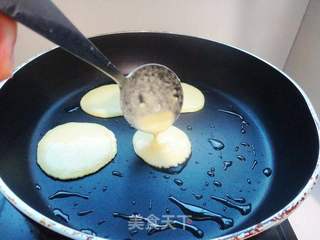 鸡蛋小米饼的做法步骤:8