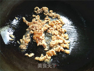 香菇胡萝卜豌豆鸡粒炒饭的做法步骤:4