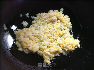 香菇胡萝卜豌豆鸡粒炒饭的做法步骤:6