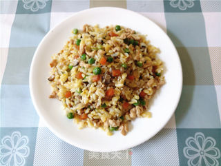 香菇胡萝卜豌豆鸡粒炒饭的做法步骤:9