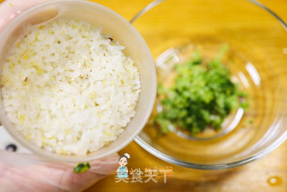 12个月以上辅食西蓝花肉松卡通青蛙饭团的做法步骤:4