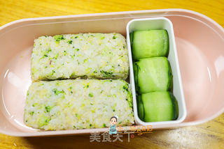 12个月以上辅食西蓝花肉松卡通青蛙饭团的做法步骤:7