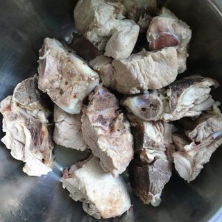玉米胡萝卜龙骨汤的做法步骤：3