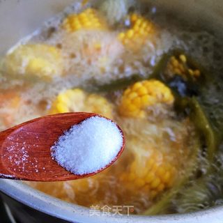 玉米胡萝卜龙骨汤的做法步骤：10