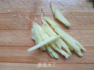 鹌鹑蛋焖土豆的做法步骤:3