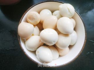 鹌鹑蛋焖土豆的做法步骤:5